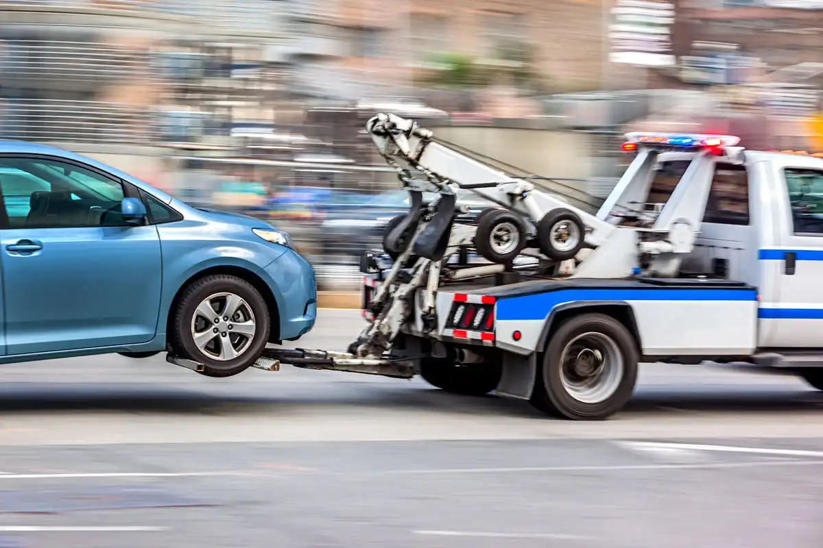 Vältä automaattivaihteiston tuho: Näin hinaat autoa oikein automaatilla.