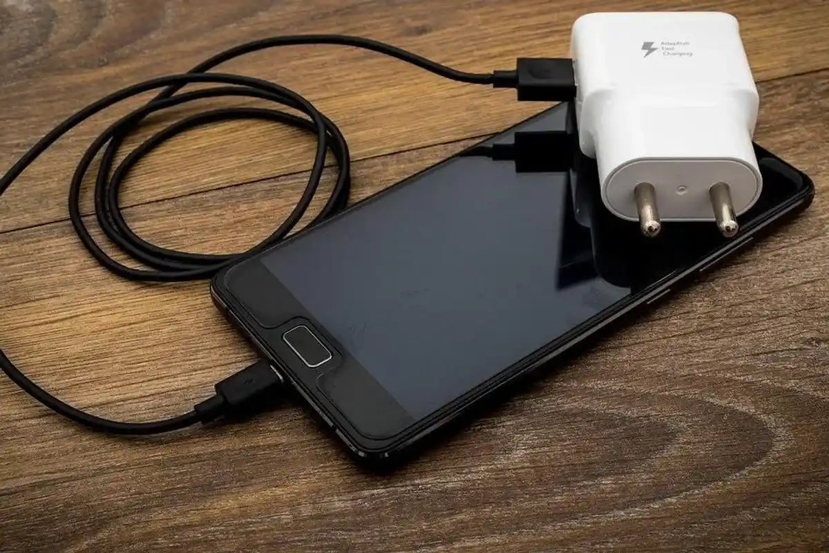 Pitääkö iPhone 16:n hidas lataus korjata: Näin saat puhelimesi lataamaan nopeammin