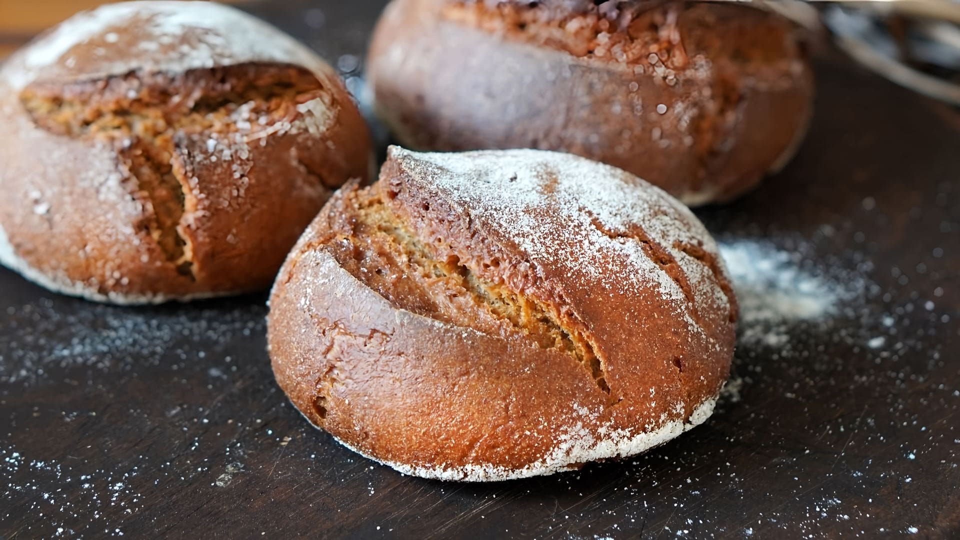 Kuinka leipoa leipää kotona