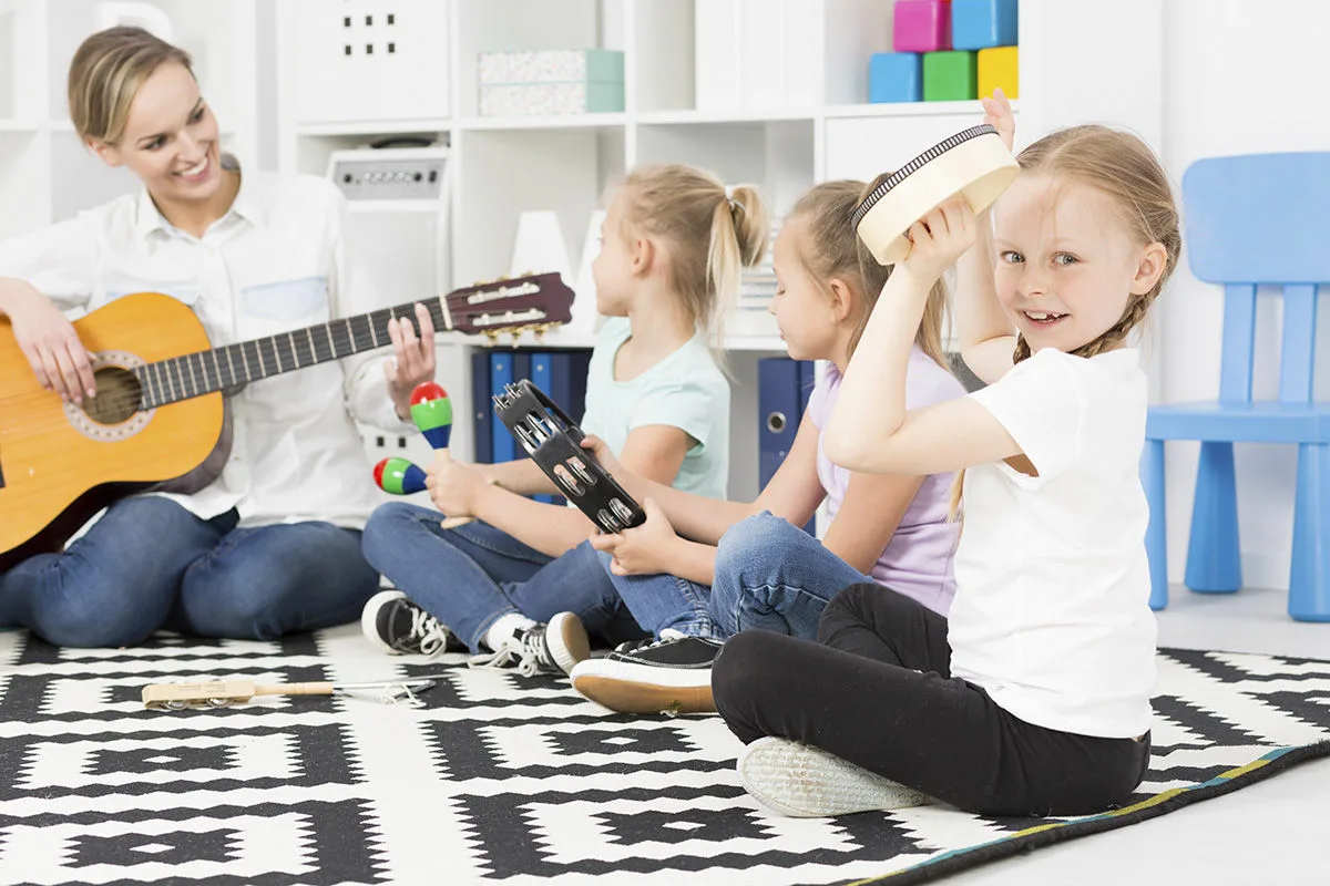 Kuinka musiikkiharrastus auttaa lapsia kasvamaan itsevarmemmiksi ja onnellisemmiksi