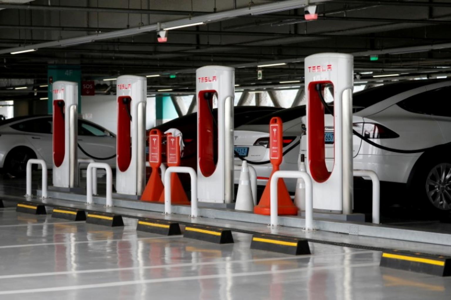 Yllättävä vaara sähköautojen latausasemilla