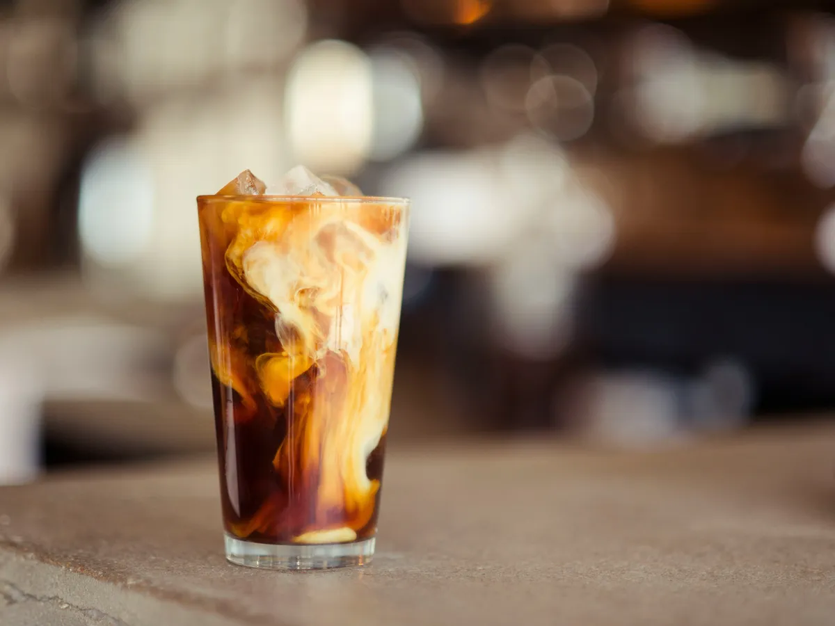 Tiesitkö, miten trendikäs cold brew -kahvi valmistetaan?
