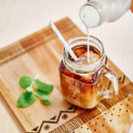 Tiesitkö, miten trendikäs cold brew -kahvi valmistetaan?