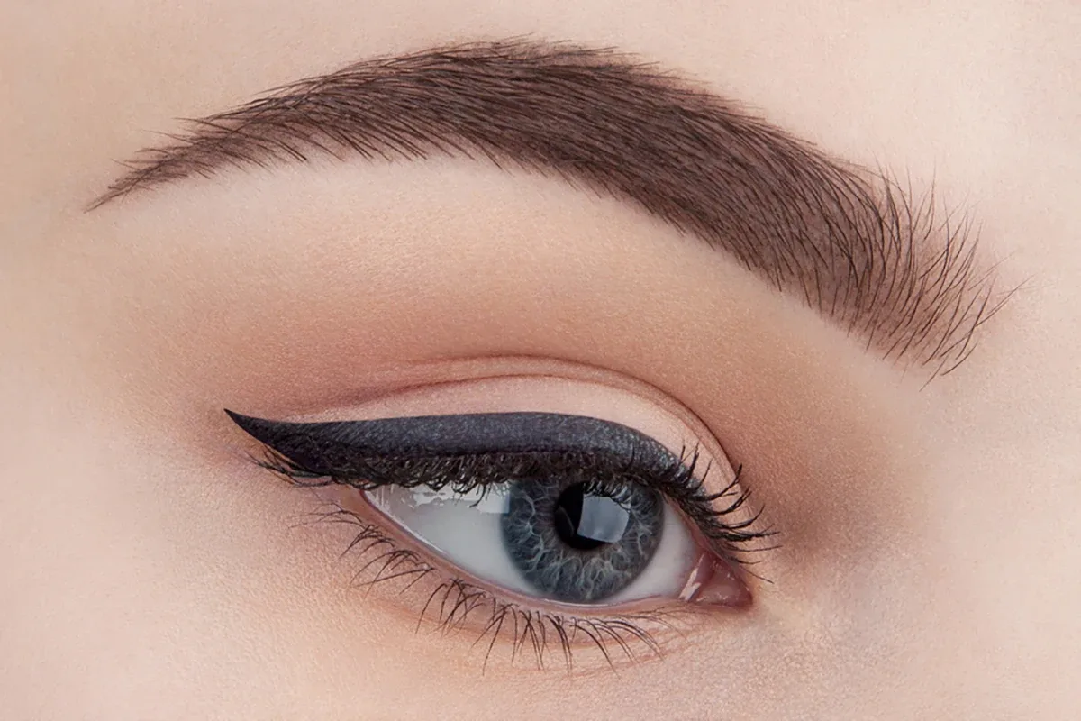 Eyeliner: 4 vinkkiä, jotka tekevät elämästäsi helpompaa