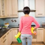 Keittiön puhdistus rasvasta – Kaksi edullista tapaa tehokkaaseen siivoukseen