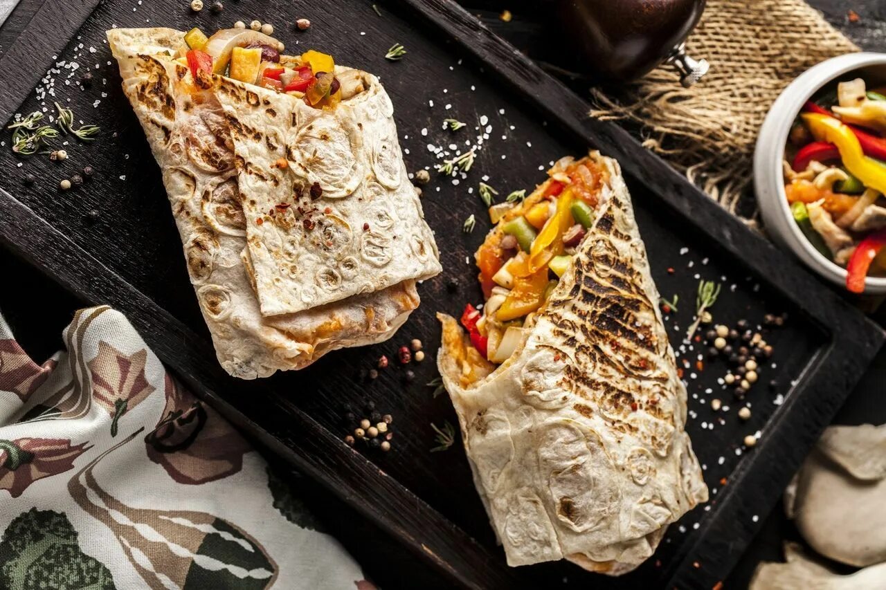 Kuinka valmistaa herkullinen shawarma kotona 15 minuutissa