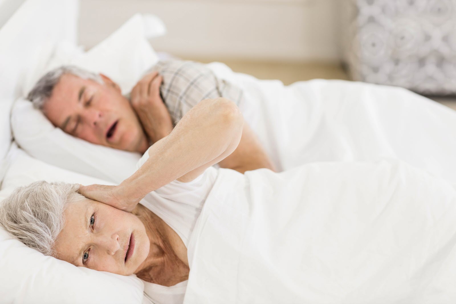 5 ruokaa, jotka auttavat vähentämään kuorsausta