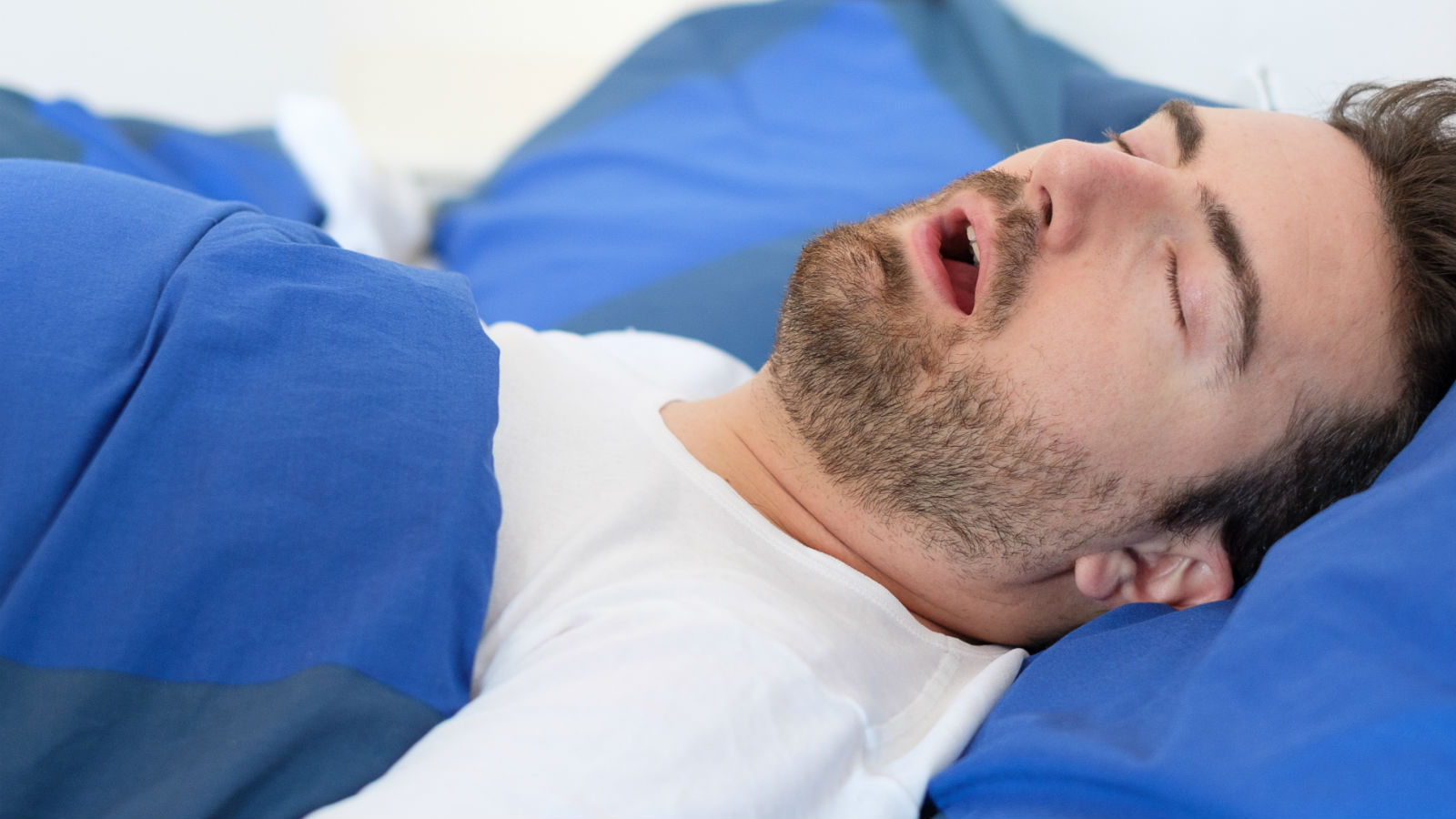 5 ruokaa, jotka auttavat vähentämään kuorsausta