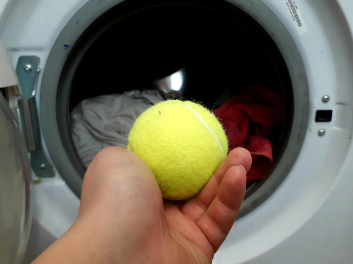 Miksi pesukoneeseen laitetaan tennispalloja?