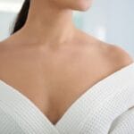 Veltto iho dekoltee-alueella: Miksi se menettää kimmoisuutensa ja miten korjata tilanne