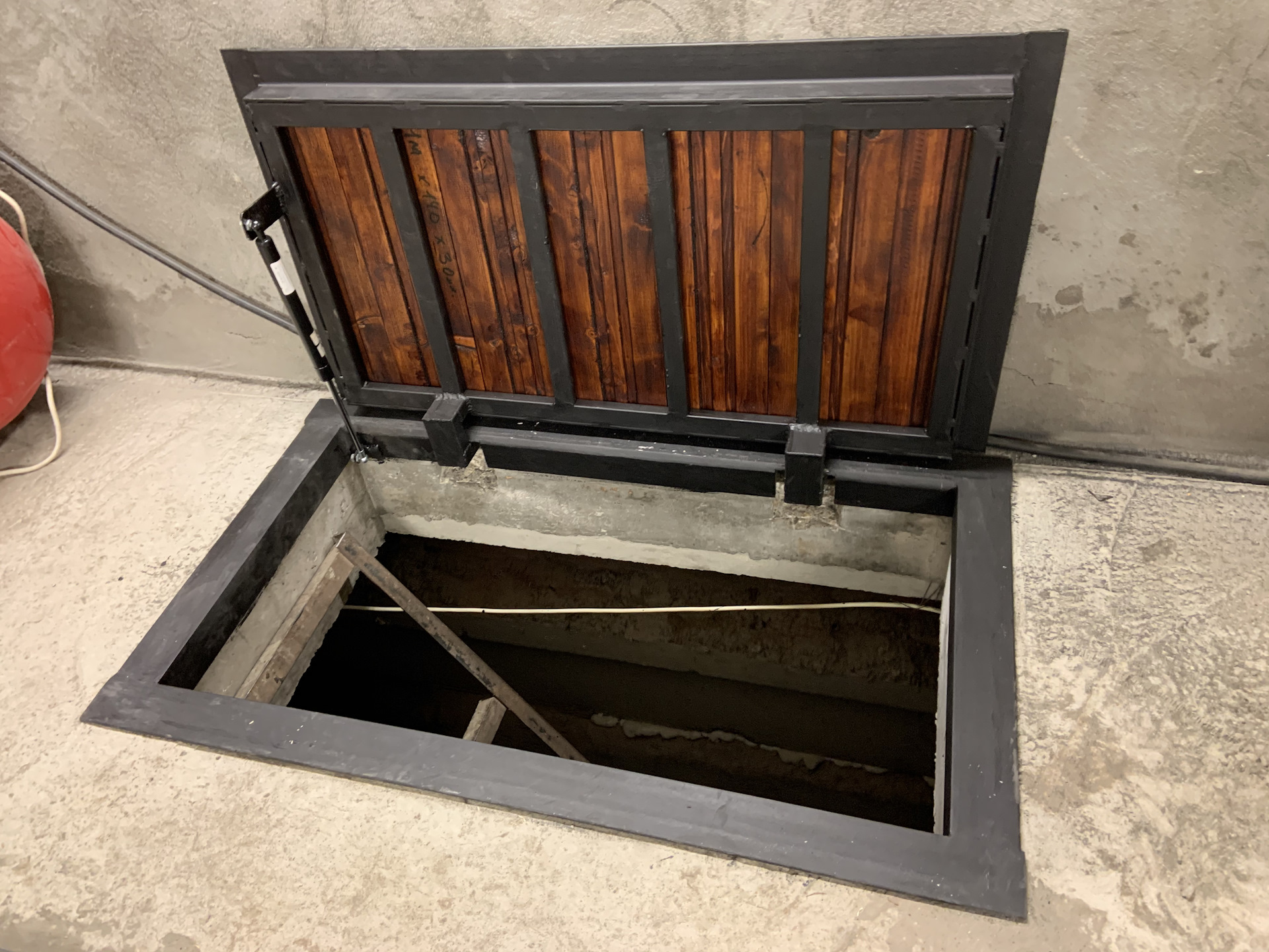 Kuinka päästä eroon kosteudesta kellarissa: Yksinkertainen ja tehokas niksi