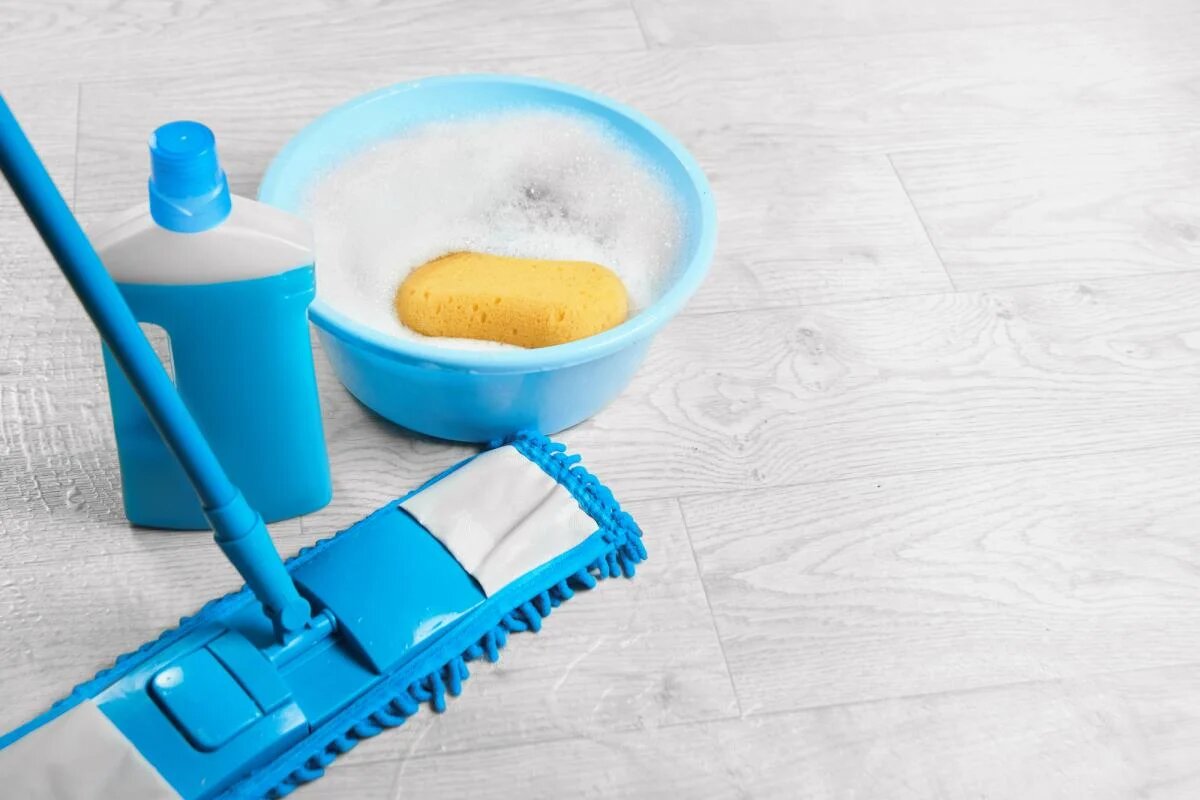 Kuinka pestä laminaatti oikein, jotta se ei turpoa: Kodinhengettären niksejä