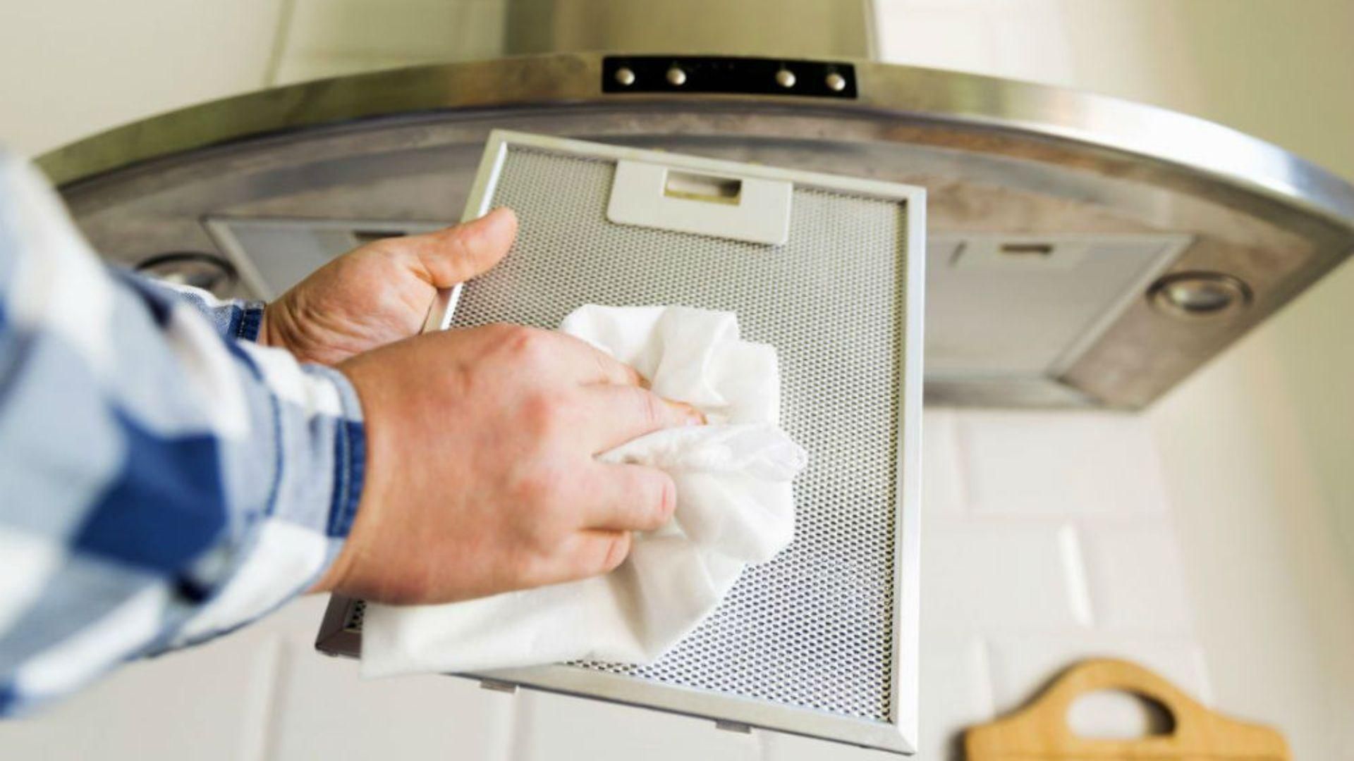 Liesituulettimen puhdistus : Yksinkertainen kikka poistaa rasvan ja hajut