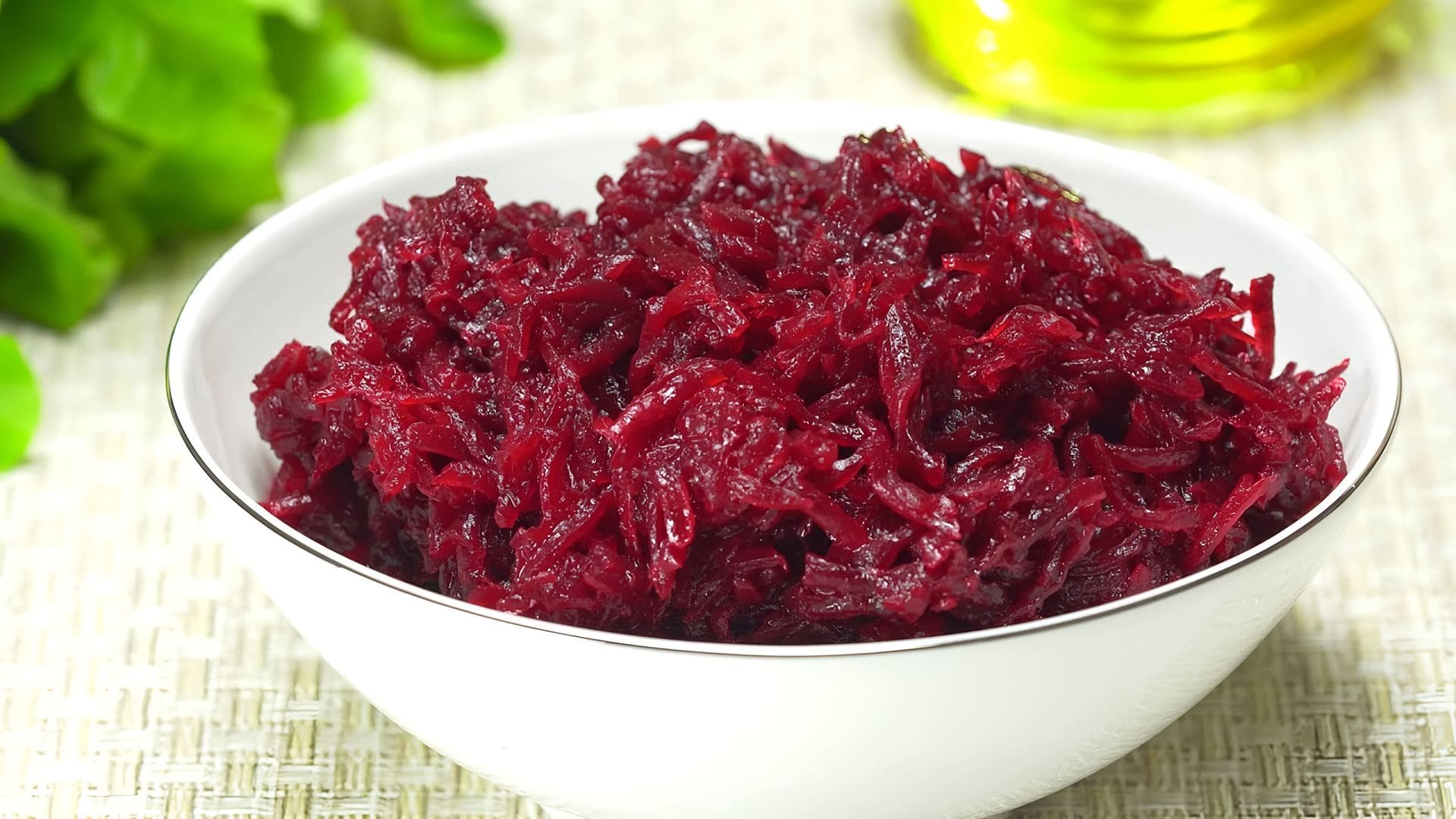 Miten keittää punajuurta oikein, jotta se pysyy kirkkaanpunaisena eikä menetä makuaan eikä hyötyjänsä