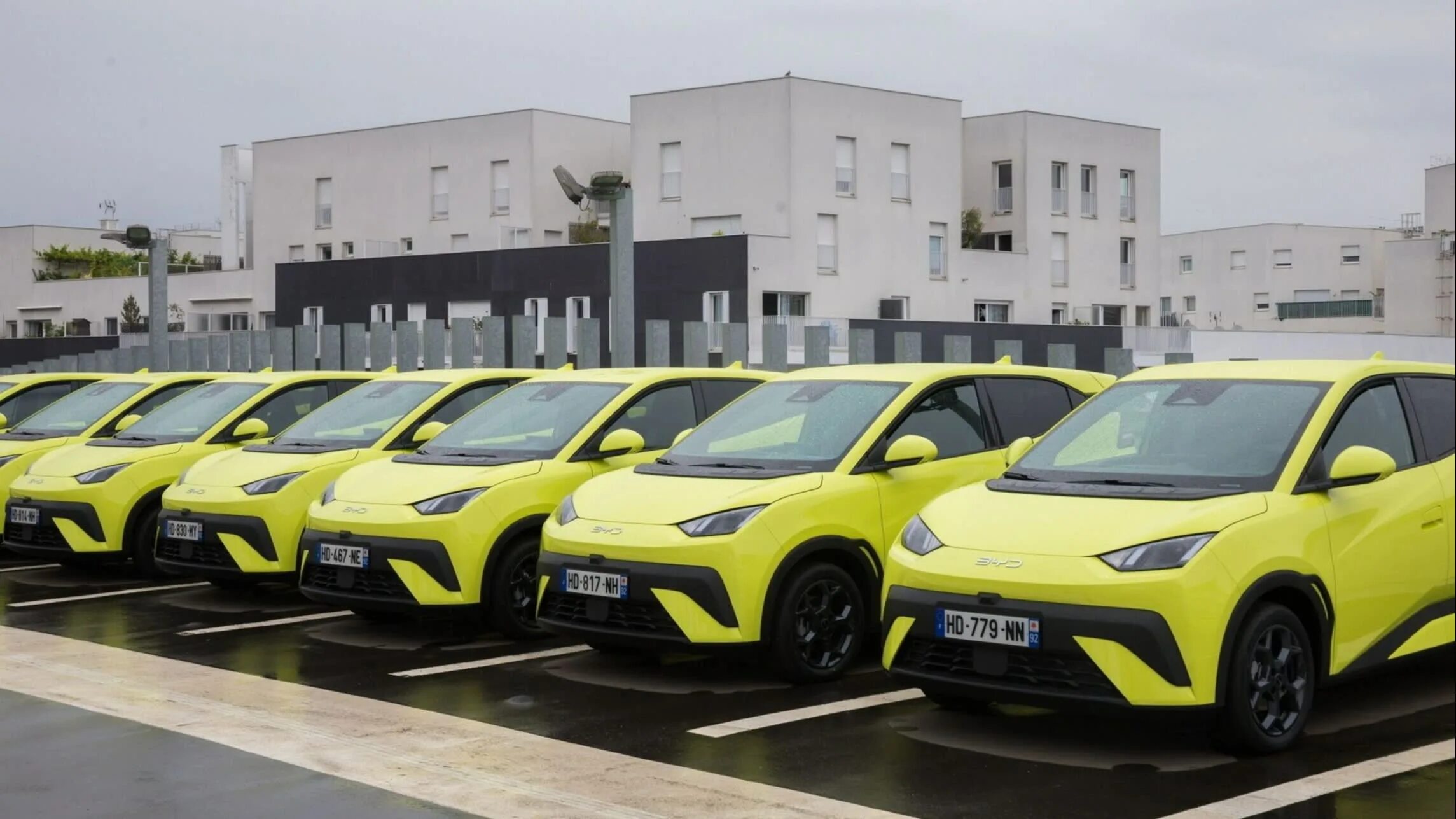 Miten valita sähköauto: Käytännön opas vuoden 2025 malleihin