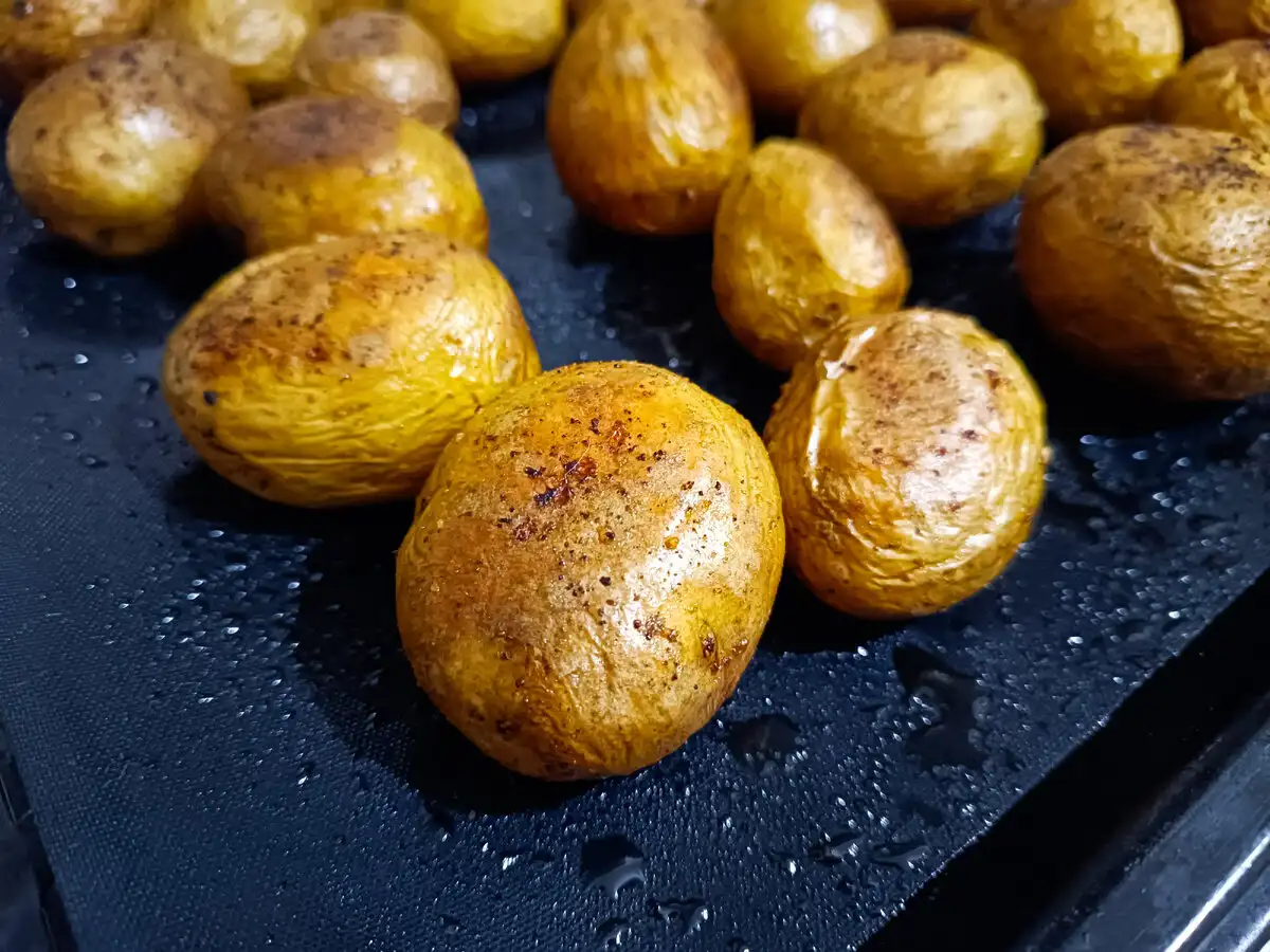 Perunat kuorineen: Kaksi tapaa valmistaa täydellinen lisuke