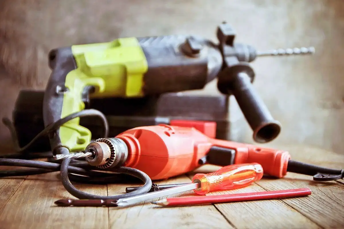 Tarvitaanko porakoneen voitelu ja miten se pidentää ikää