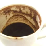 Kuinka puhdistaa kahvikuppi tummasta plakista: Ei kaikki emännät tiedä näitä temppuja!