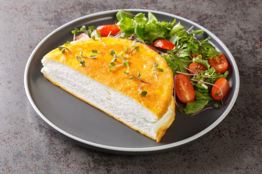 Ranskalainen vs. amerikkalainen munakas – täydellinen opas kahteen klassikkoon keittiössä