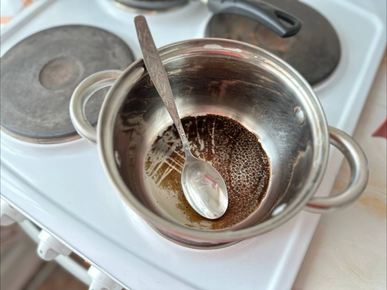 Rasvaa astioista: Yksi testattu “salaisuus” astioiden pesuun