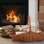 Mitä polttaa tulipesässä savupiipun puhdistamiseksi – tehoisa keino kerralla kuntoon