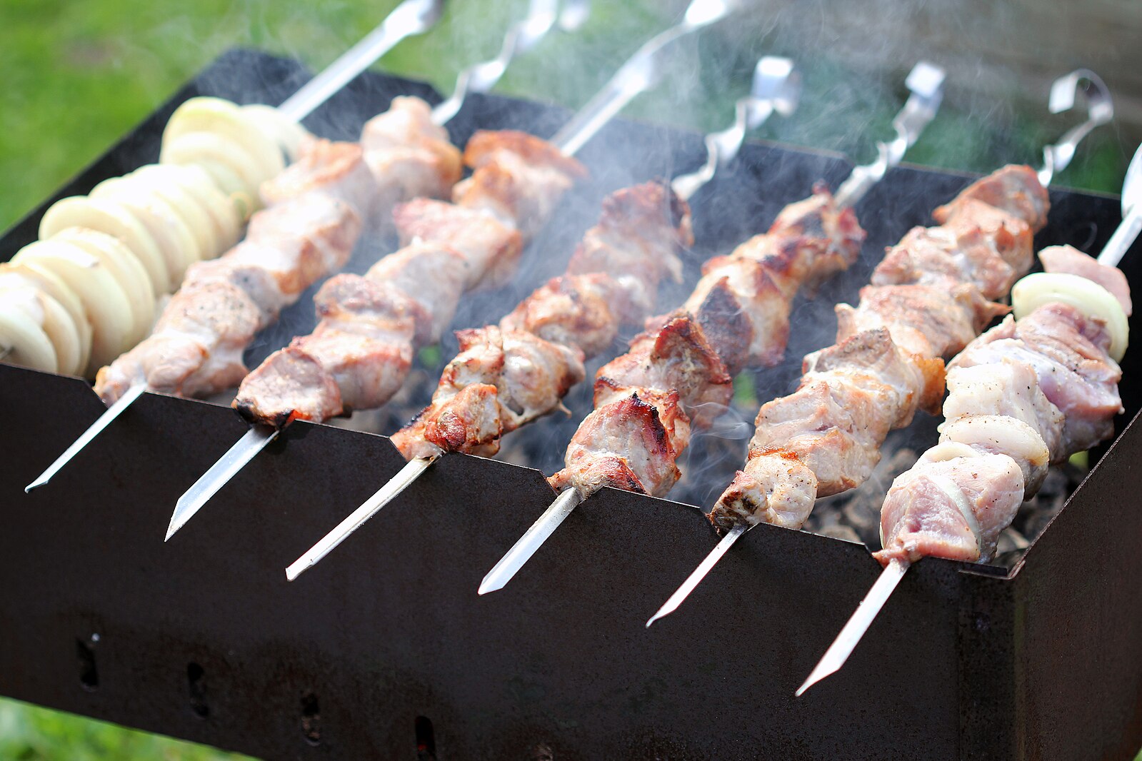 Shashlikin valmistus. Näin saat täydellisen mehevän grilliherkun