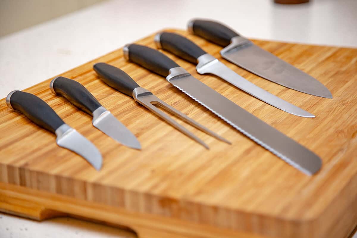 Kuinka teroittaa keittiöveitset ilman teroitinta: Nerokas kikka, joka toimii