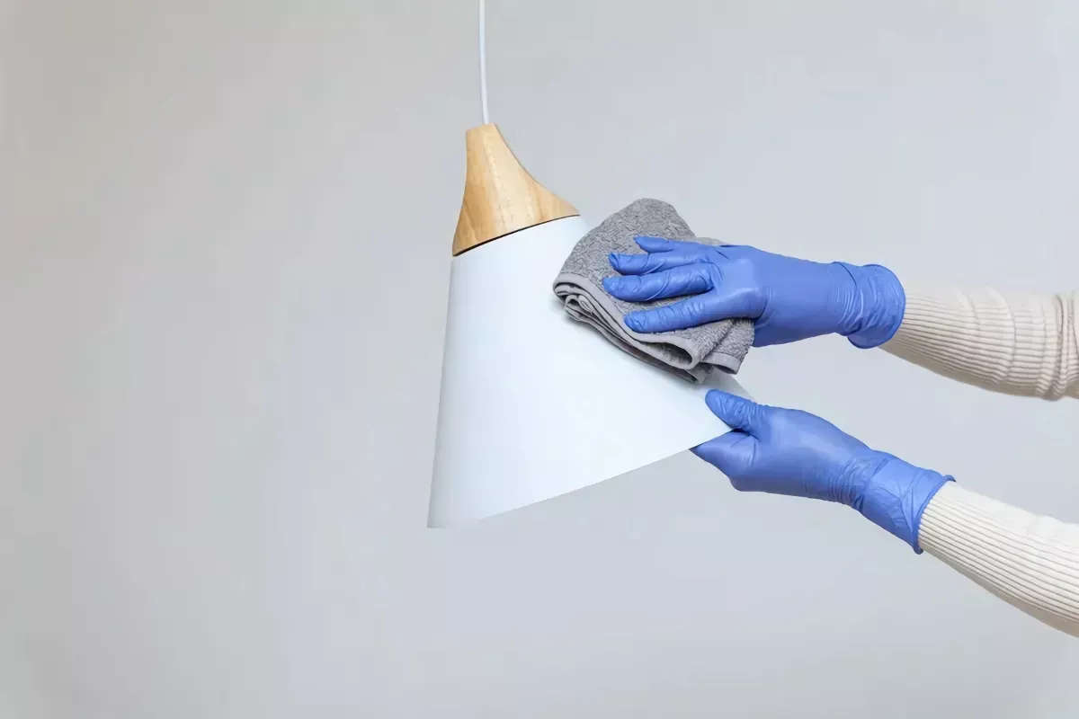 Kuinka puhdistaa kodin valaisimet helposti