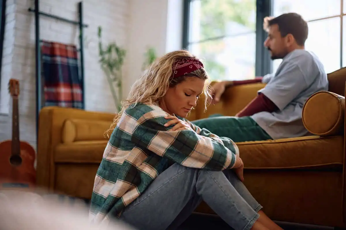 Miten selviytyä ahdistuksesta parisuhteessa – kun pelko varastaa ilon ja kuinka saat sen takaisin