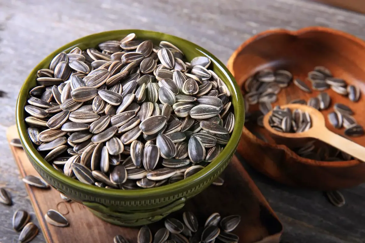 Auringonkukansiemenet – luonnon tehokkain ja edullisin kauneusravinto, joka pitää ihon sileänä, kimmoisana ja hehkeänä läpi vuosien