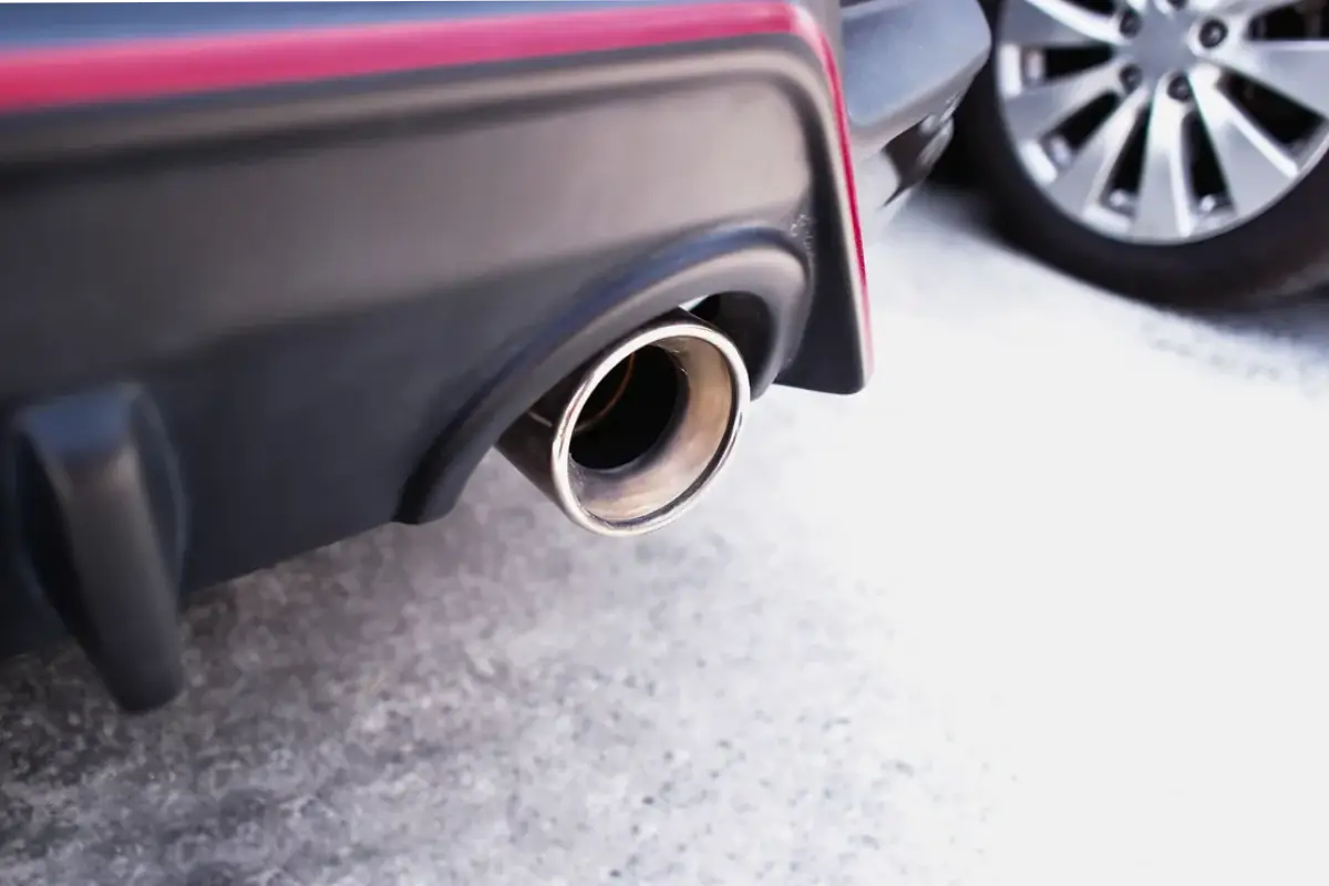 Miksi jokainen oikea autonystävä ruiskuttaa pakoputken etikalla