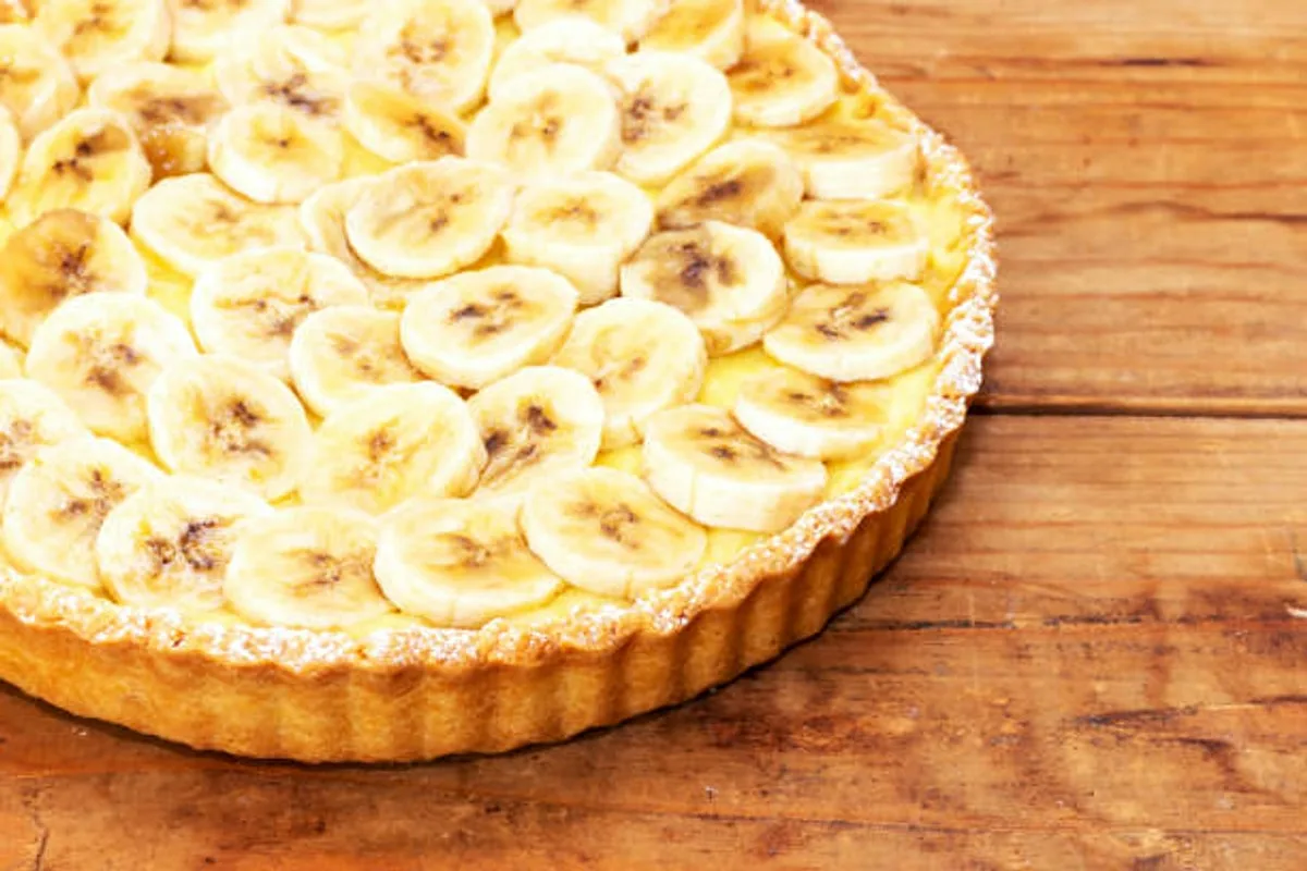 Käänteinen banaanikakku ilman jauhoja ja voita – gluteeniton unelma, joka sulaa suuhun alle 30 minuutissa