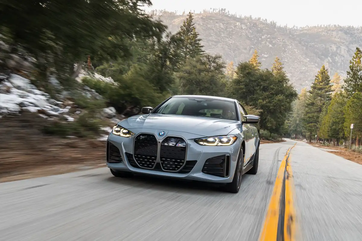 Testasimme BMW i4 M50 – sähköinen M-malli lupaa paljon, mutta jättääkö se BMW-maagin eloon?