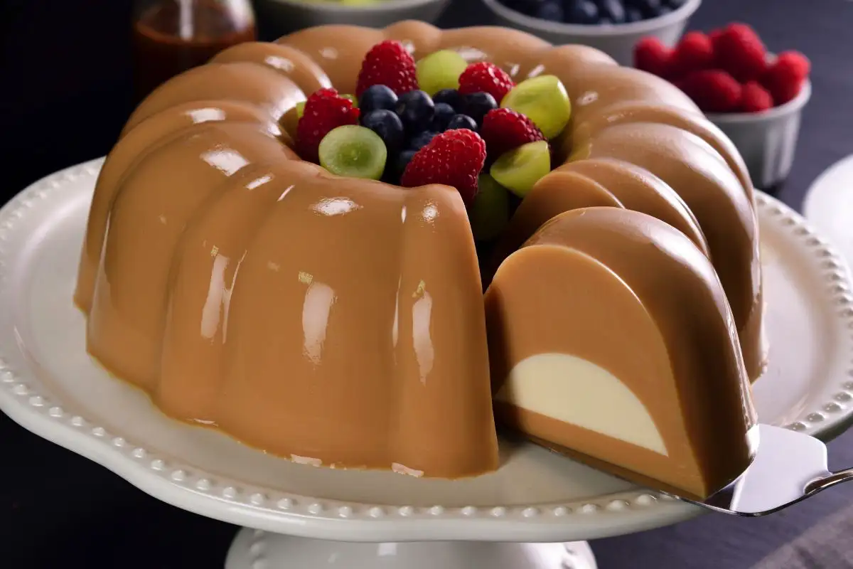 Budín de pan blenderissä – klassinen jälkiruoka, joka muuttaa vanhan leivän herkulliseksi kermaiseksi jälkiruoaksi