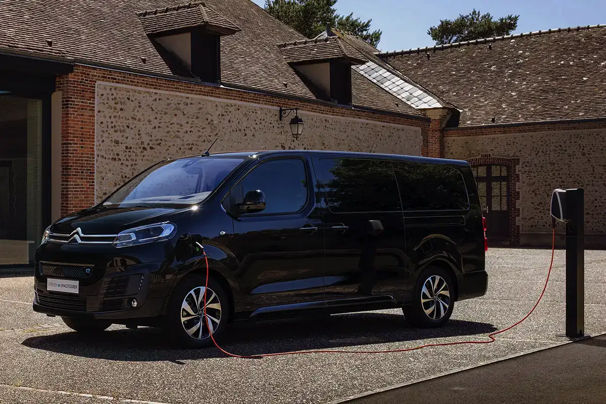 Citroën SpaceTourer: 9-paikkainen tila-auto, joka tekee pitkistä matkoista unelmaa