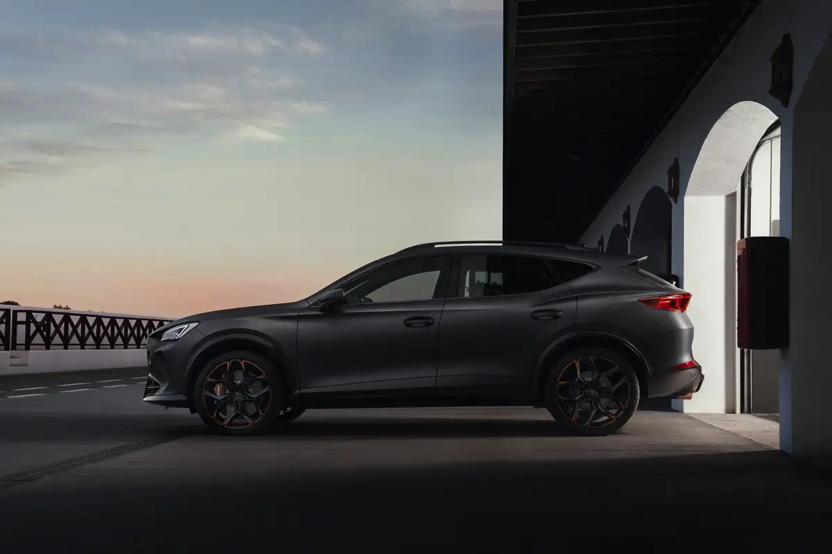 CUPRA Formentor VZ5 – rallitietä pitkin kohti täydellisyyttä: 390 hevosvoiman voimanpesä, joka tekee SUV:sta unelman