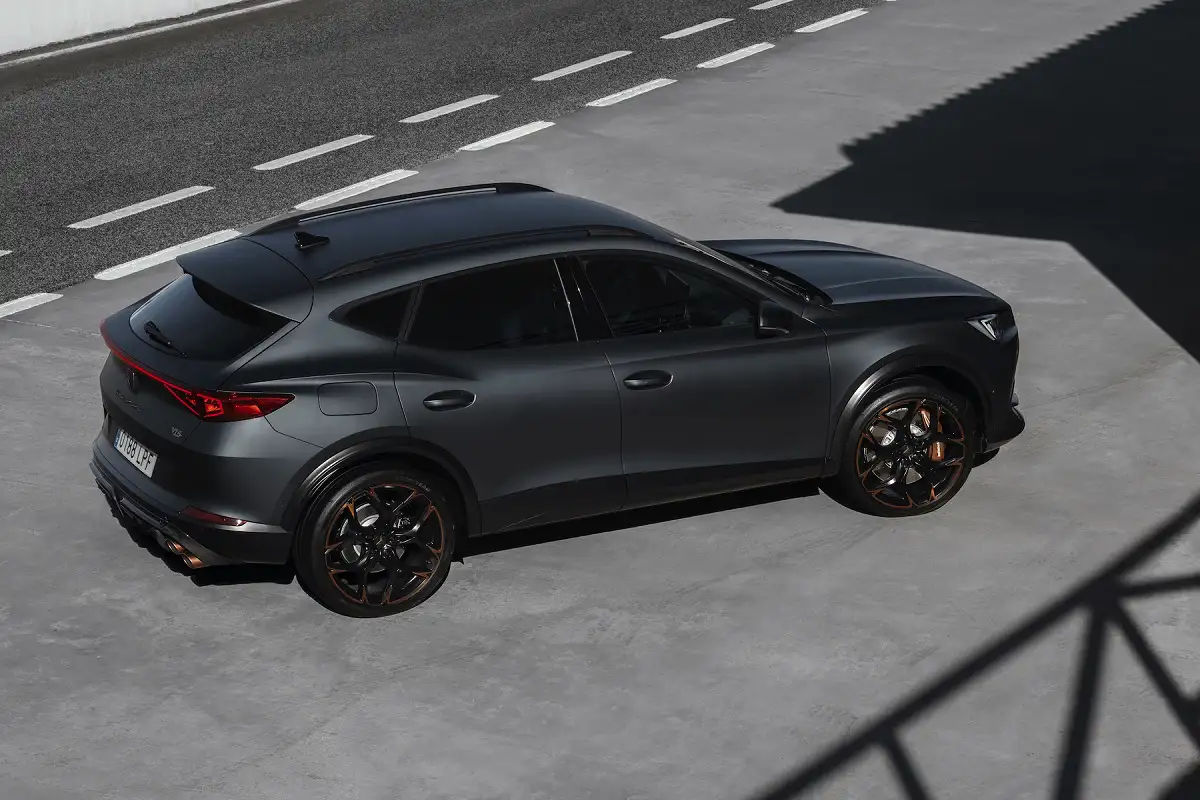 CUPRA Formentor VZ5 – rallitietä pitkin kohti täydellisyyttä: 390 hevosvoiman voimanpesä, joka tekee SUV:sta unelman