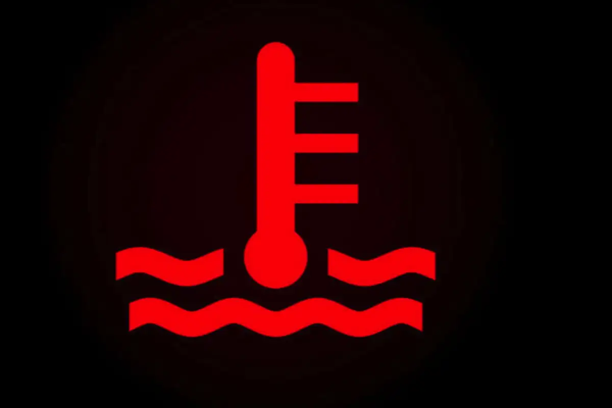 Miten toimia, kun jäähdytysnesteen varoitusvalo syttyy ajon aikana – vältä moottorivauriot