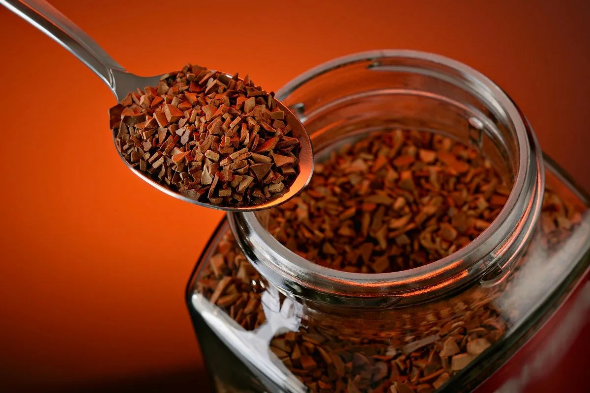 Kahvi ja hoitoaine: näin peität harmaat hiukset viidessä minuutissa