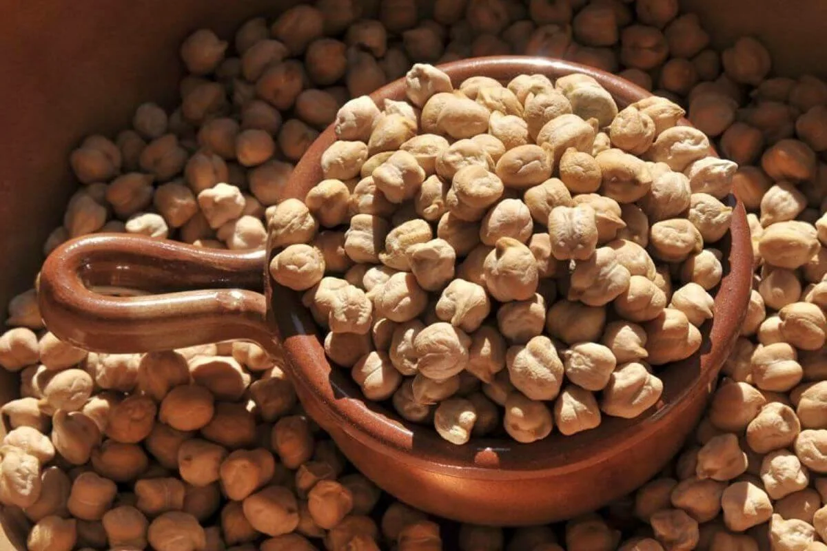 Näin saat kivenkovat kikherneet täysin pehmeiksi, kuohkeiksi ja ravintolatason täydellisiksi vain 15 minuutissa