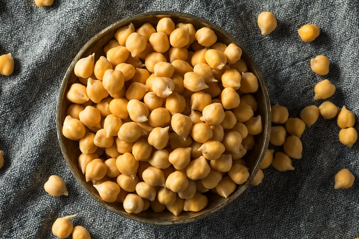 Näin saat kivenkovat kikherneet täysin pehmeiksi, kuohkeiksi ja ravintolatason täydellisiksi vain 15 minuutissa