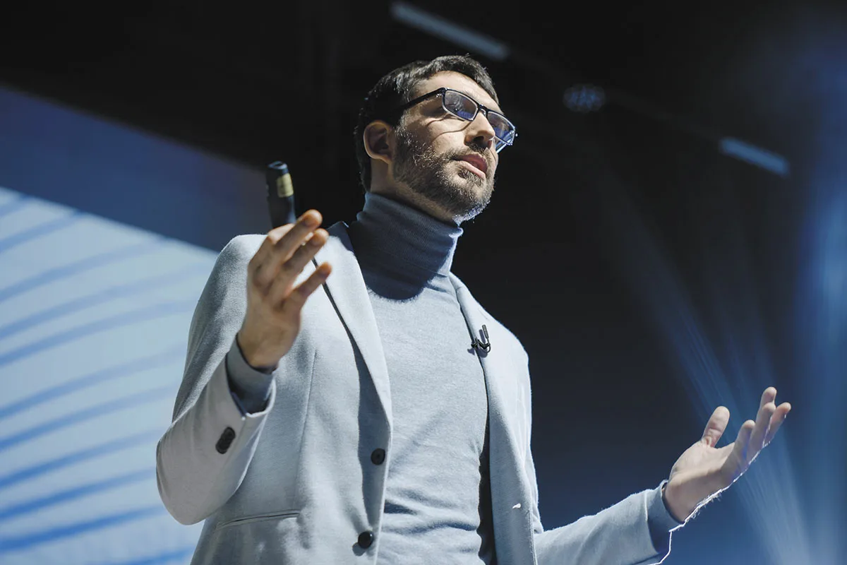 10 tekniikkaa, joilla saat äänesi kuulostamaan vakuuttavammalta – vaikka et olisi syntynyt radioääneksi