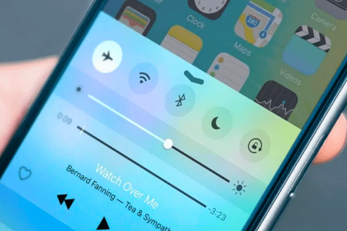 Mitä tapahtuu, jos et käytä lentotilaa lennolla: harva tuntee totuuden