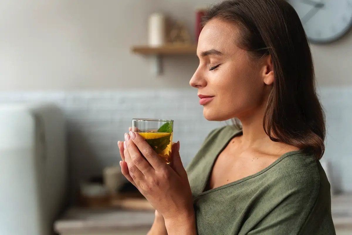 Miksi liikaa vihreää teetä ei kannata juoda – 6 vakavaa syytä, jotka saattavat yllättää sinut