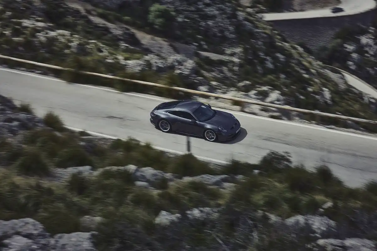 Maailman kallein auto autonäyttelyssä on jo myyty – 650 000 € Porsche 911 GT3 Touring on Kolumbian Amazonian ja ocelotin kunniaksi rakennettu unelma (primary keyword: maailman kallein auto)