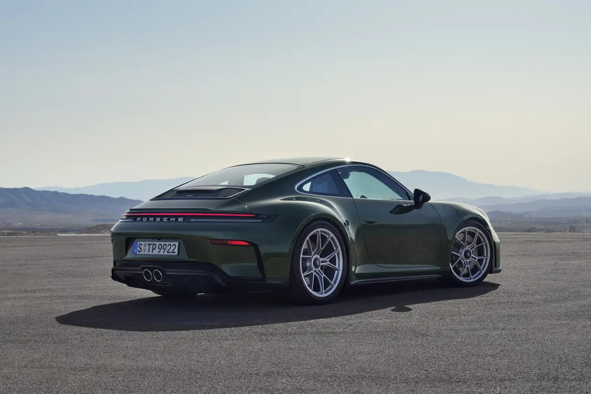 Maailman kallein auto autonäyttelyssä on jo myyty – 650 000 € Porsche 911 GT3 Touring on Kolumbian Amazonian ja ocelotin kunniaksi rakennettu unelma (primary keyword: maailman kallein auto)