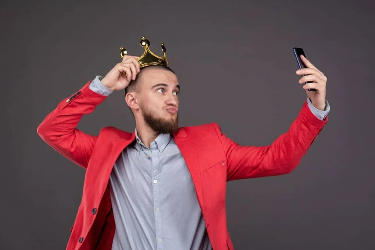 4 asiaa, joista narsistit pelkäävät kuollakseen – psykologin mukaan