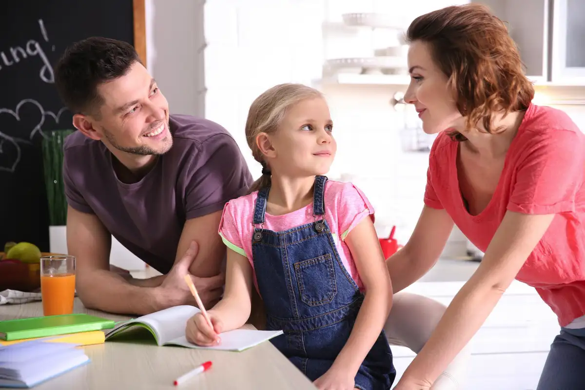 Sanomme ”ole varovainen” 27 kertaa päivässä – mutta lapsi tarvitsee kuulla aivan muuta