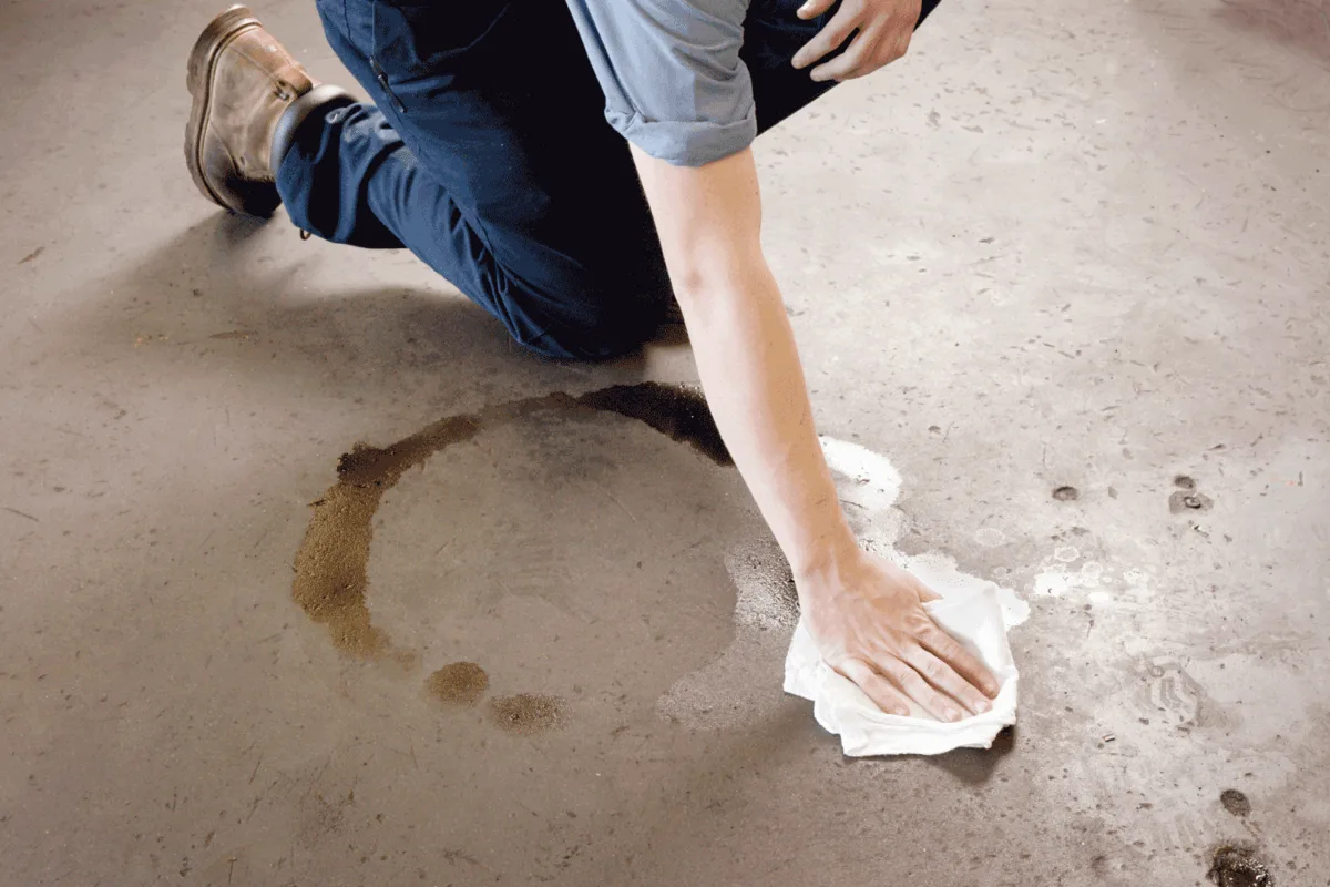 Vanhat konstit: näin poistat öljytahrat lattiasta hetkessä ilman vaivaa