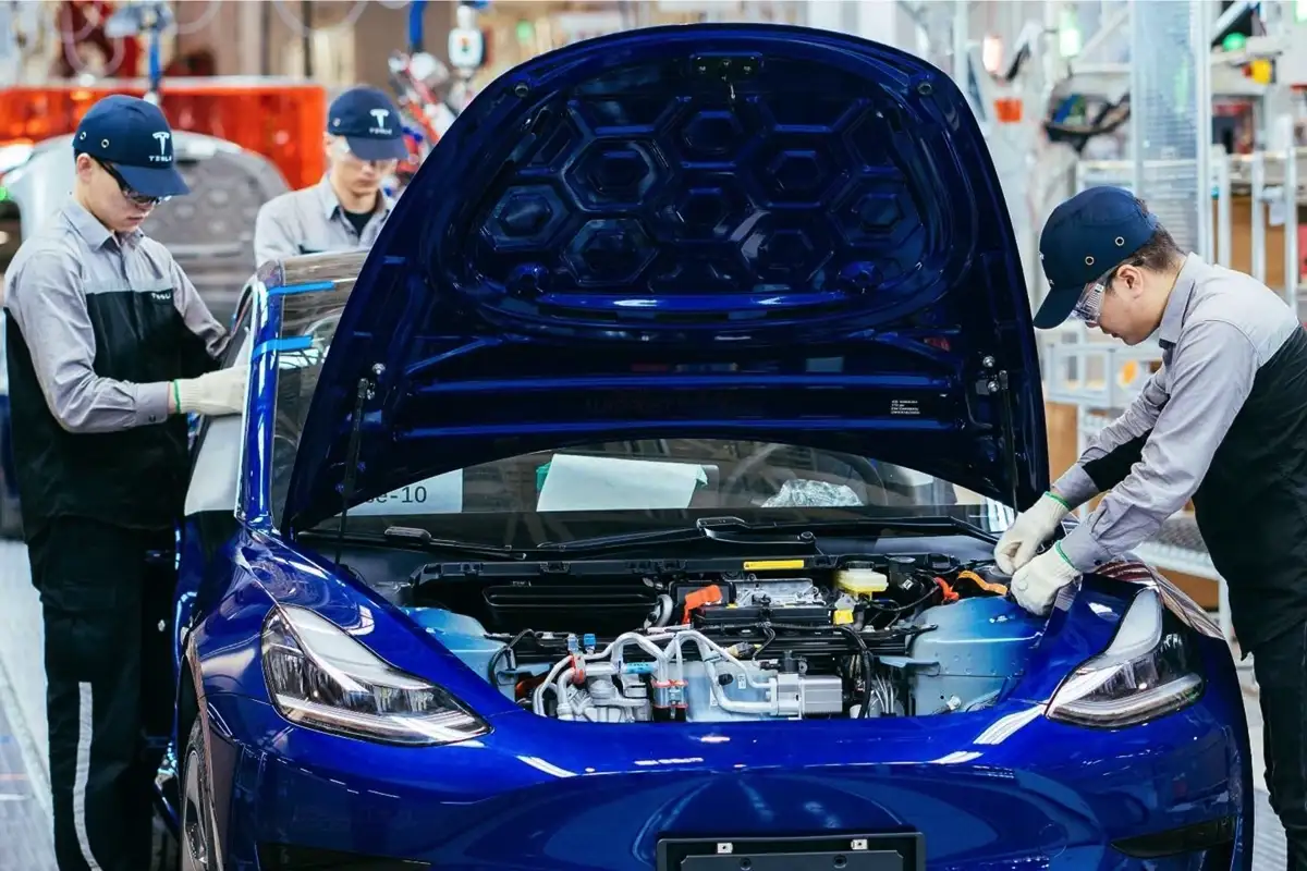 Sähköautojen korjauskustannukset: Miksi onnettomuuden jälkeen lasku voi olla jopa 24 % suurempi kuin bensakollakin?